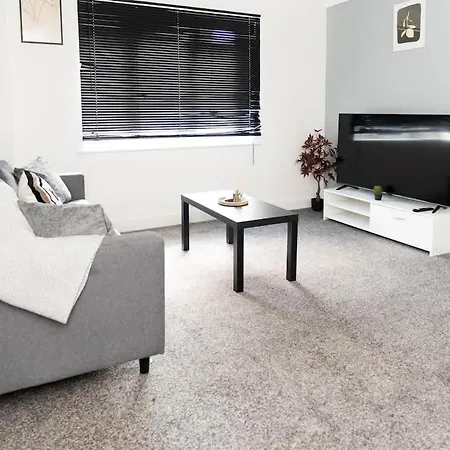 Spacious 2-Bedroom Apartment - Sleeps 4 - Step Free Access * Leeds (West Yorkshire)