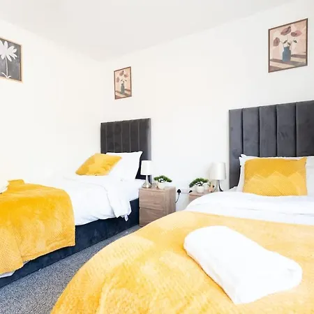 Spacious 2-Bedroom Apartment - Sleeps 4 - Step Free Access