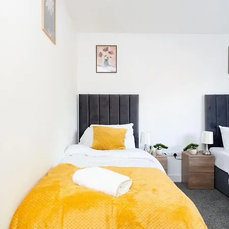 Apartment Spacious 2-Bedroom Apartment - Sleeps 4 - Step Free Access *