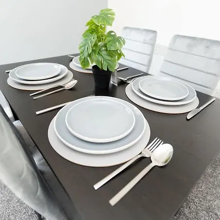 Apartment Spacious 2-Bedroom Apartment - Sleeps 4 - Step Free Access *