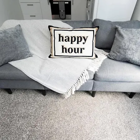 Apartment Spacious 2-Bedroom Apartment - Sleeps 4 - Step Free Access