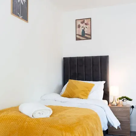 Apartment Spacious 2-Bedroom Apartment - Sleeps 4 - Step Free Access *